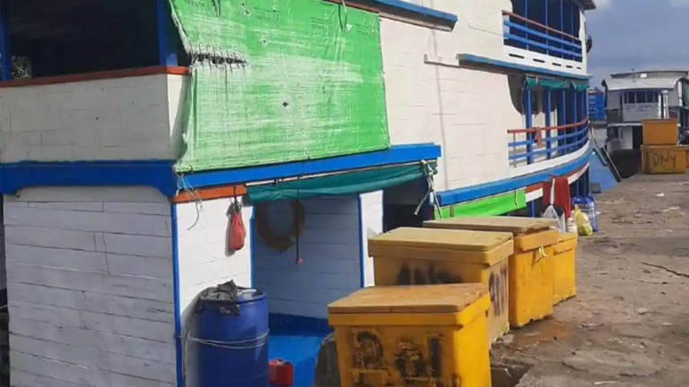 Solar Langka, Kapal Kelotok Rasau Jaya–Padang Tikar Mogok Massal