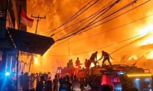 Kebakaran melanda kawasan pertokoan Pasar Sungai Duri Bengkayang