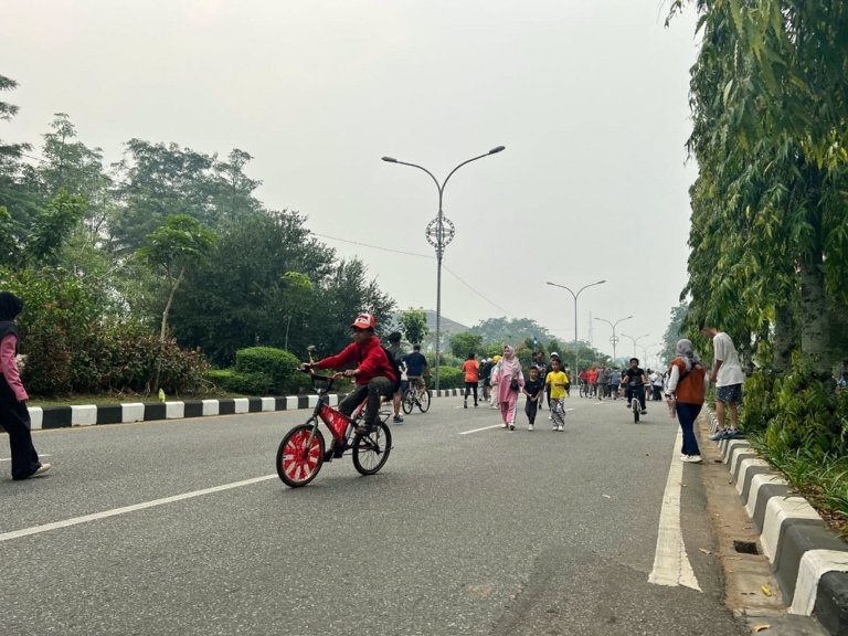 Warga Pontianak antusias berolahraga di Car Free Day Ayani, Minggu (4/10/2026)